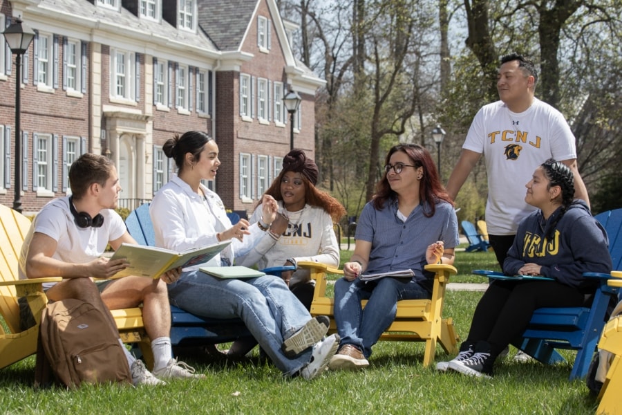 Spanish — World Languages and Linguistics program image